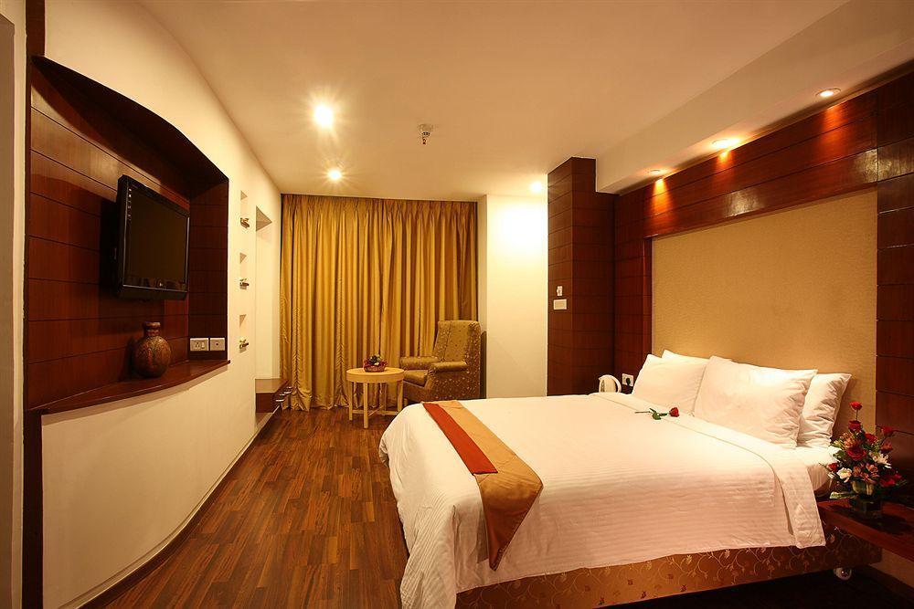 Katriya De Royal Hotel Hyderabad Exterior foto